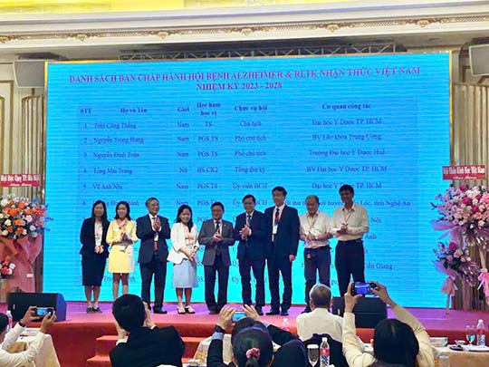 Ban chấp hành Hội bệnh Alzheimer và RLTKNT Việt Nam